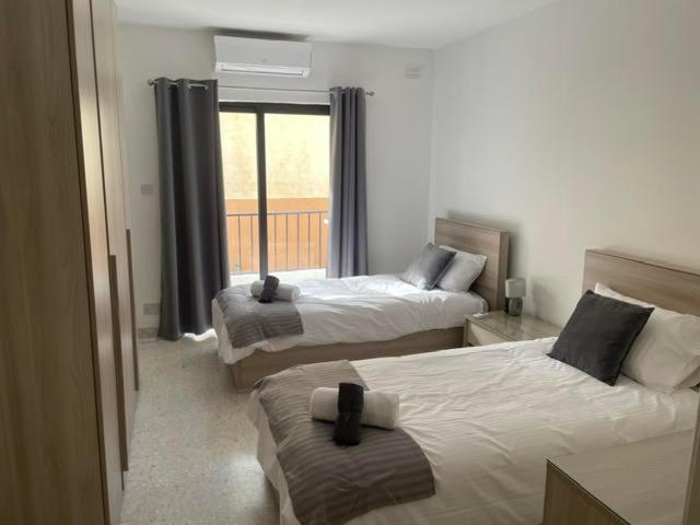 Spacious 3 Bedroom Apartment In The Heart Of St Julians San Julián Exterior foto