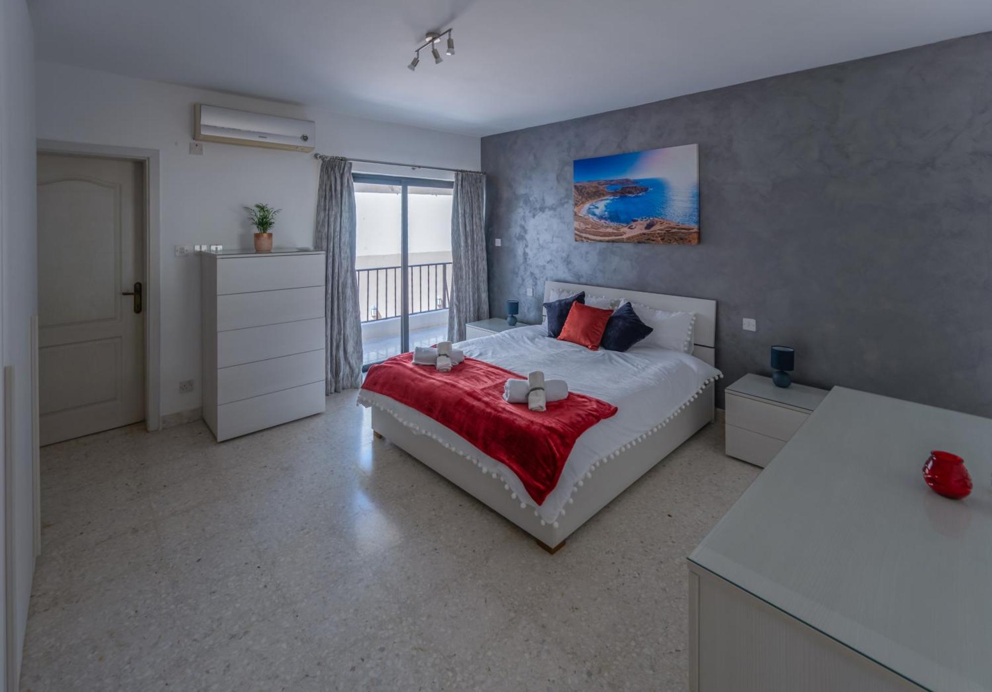 Spacious 3 Bedroom Apartment In The Heart Of St Julians San Julián Exterior foto