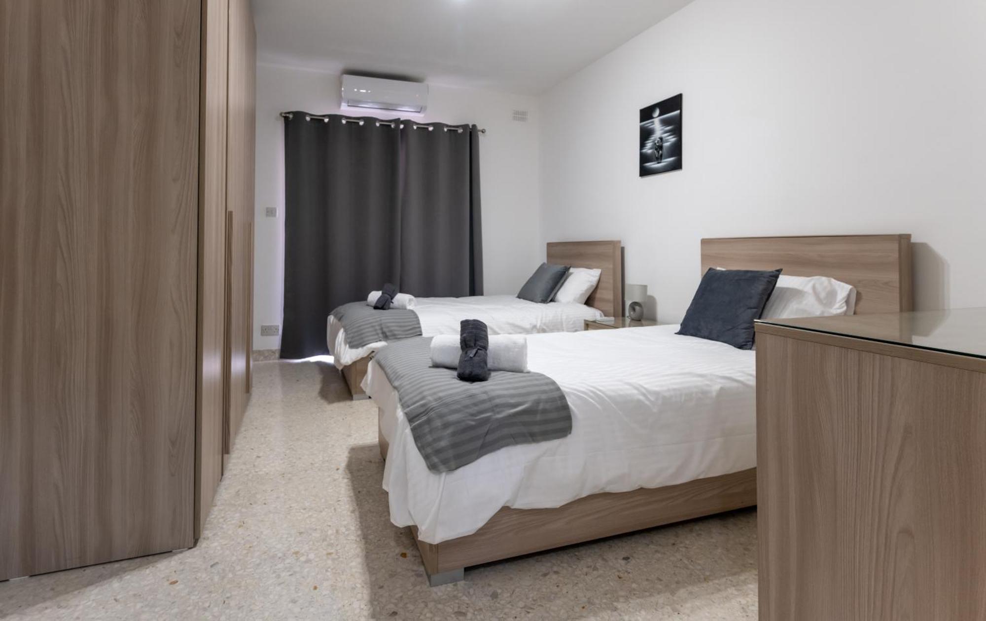 Spacious 3 Bedroom Apartment In The Heart Of St Julians San Julián Exterior foto
