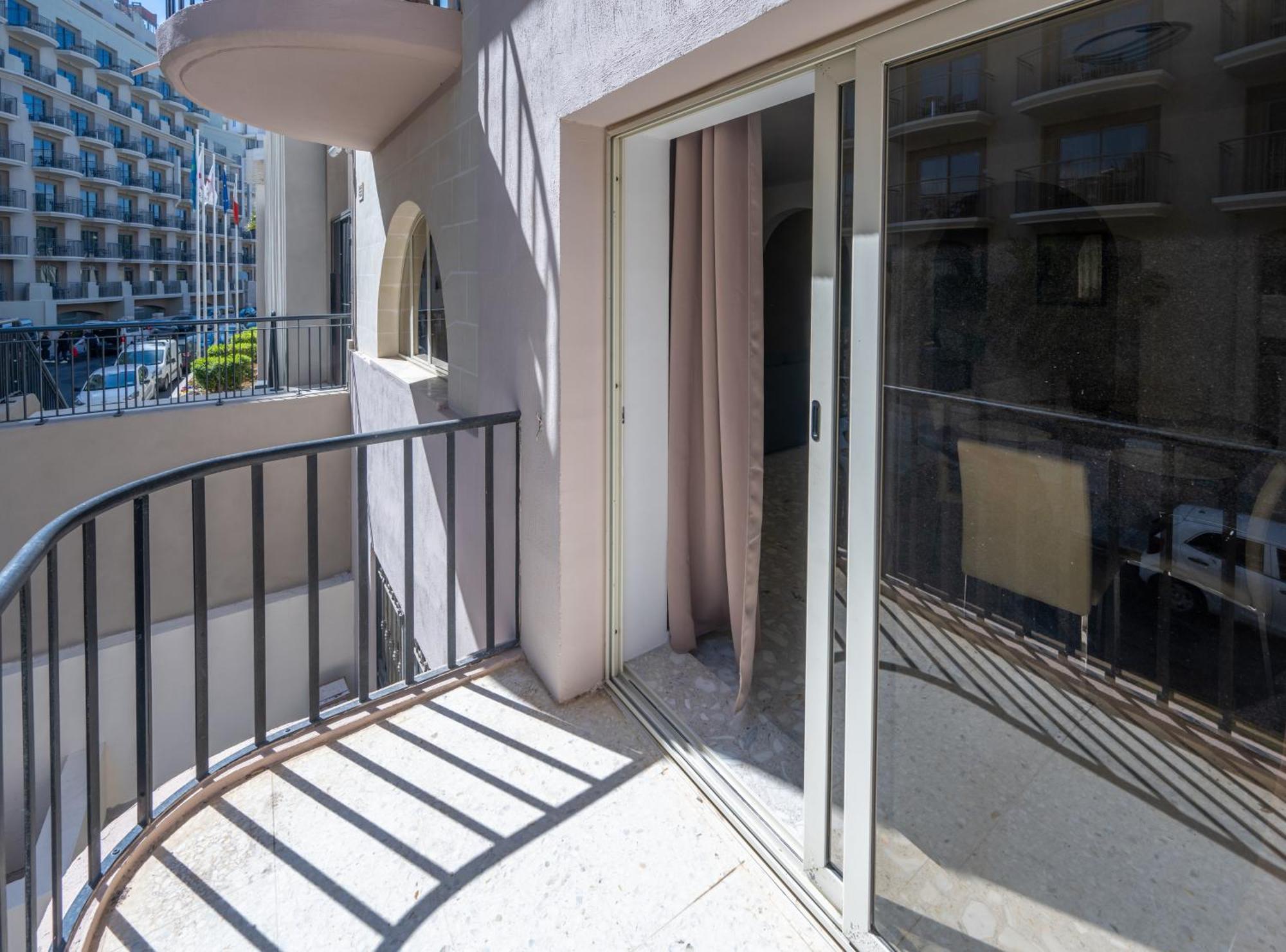 Spacious 3 Bedroom Apartment In The Heart Of St Julians San Julián Exterior foto