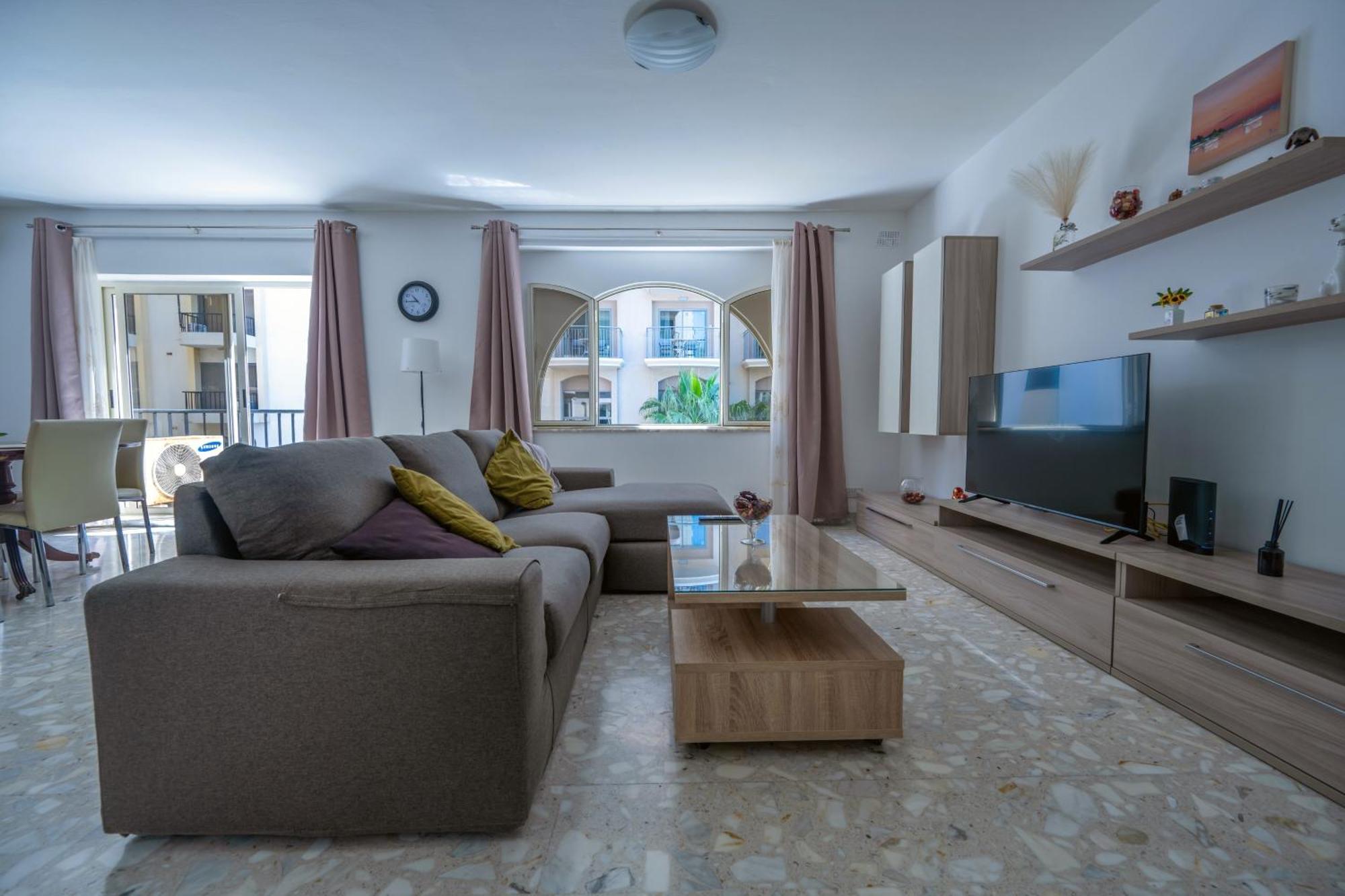 Spacious 3 Bedroom Apartment In The Heart Of St Julians San Julián Exterior foto
