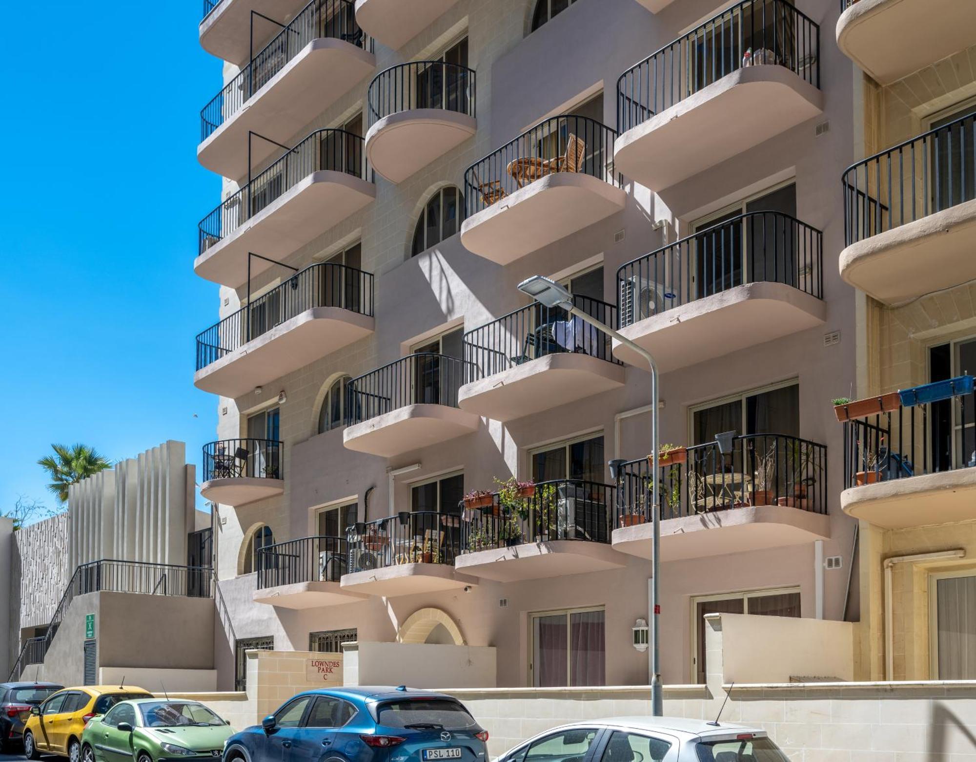 Spacious 3 Bedroom Apartment In The Heart Of St Julians San Julián Exterior foto