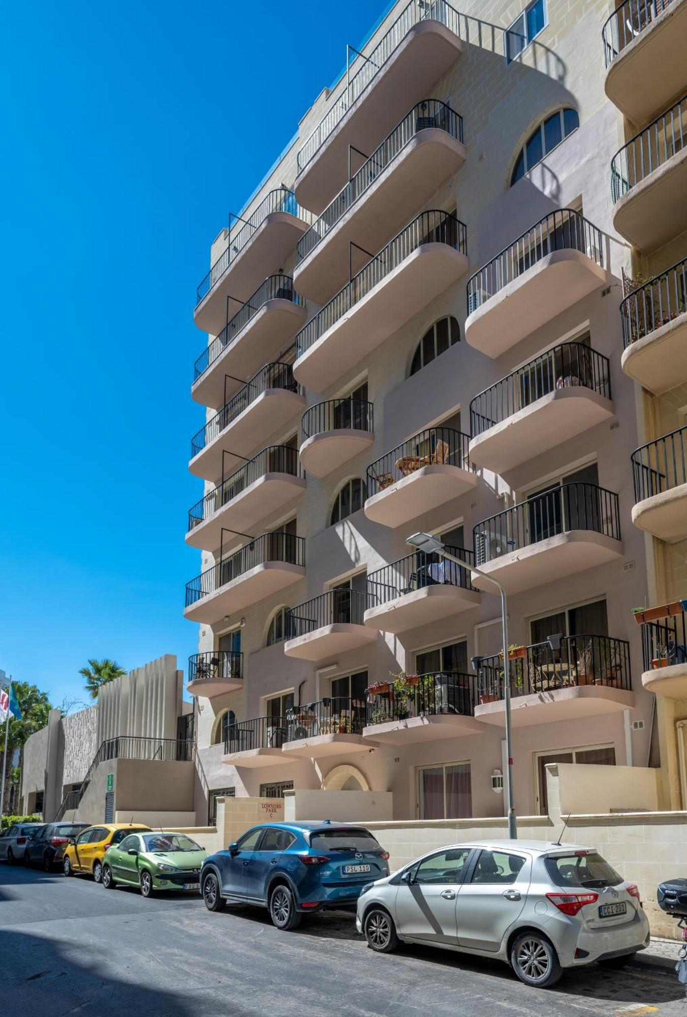 Spacious 3 Bedroom Apartment In The Heart Of St Julians San Julián Exterior foto